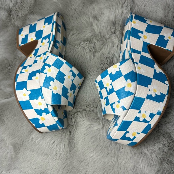 Larroude BlueWhite Checkered Daisy Miso SuperChunky Platforms NWOT Size 8.5 - Picture 11 of 16